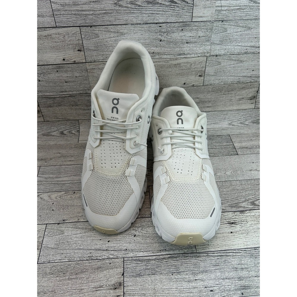On Cloud 5 All White Running Shoes Women Sz 8.5 59.98902 Sneaker